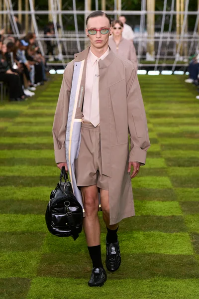 Look 49